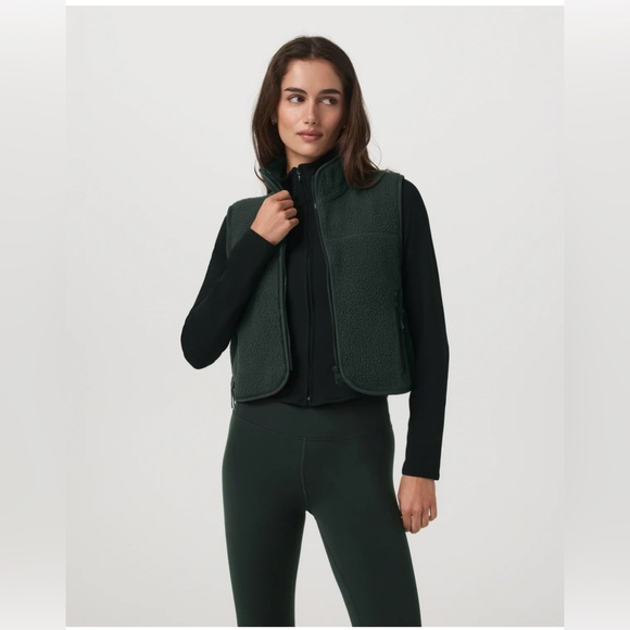 Vuori Alpine Vest (Evergreen) - Picture 2 of 8